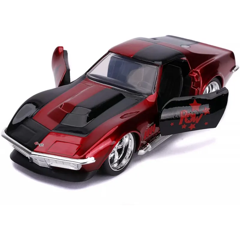 MAȘINĂ METALICĂ HARLEY QUINN 1969 CORVETTE STINGRAY SCARA 1 LA 32