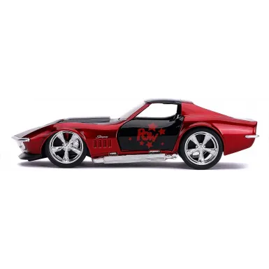 MAȘINĂ METALICĂ HARLEY QUINN 1969 CORVETTE STINGRAY SCARA 1 LA 32