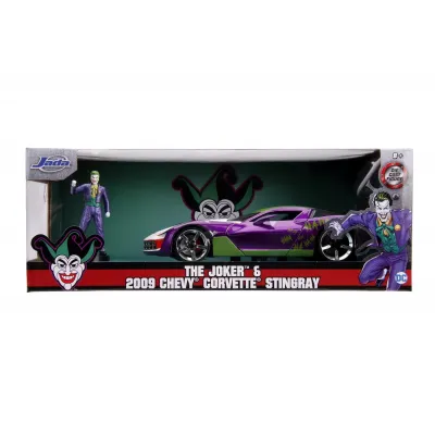 MASINUTE METALICĂ CHEVY CORVETTE STINGRAY 2009 ȘI FIGURINĂ JOKER SCARA 1:24