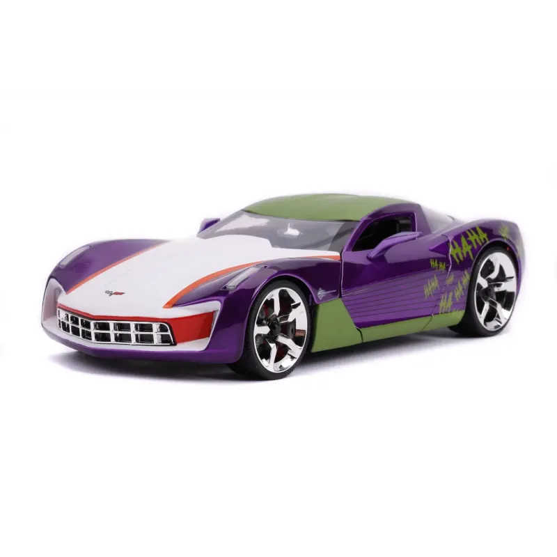 MASINUTE METALICĂ CHEVY CORVETTE STINGRAY 2009 ȘI FIGURINĂ JOKER SCARA 1:24