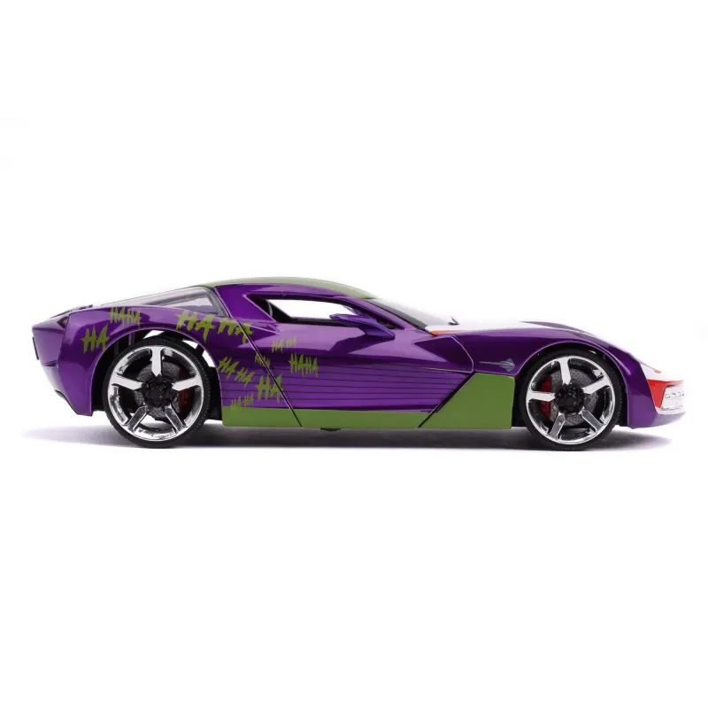 MASINUTE METALICĂ CHEVY CORVETTE STINGRAY 2009 ȘI FIGURINĂ JOKER SCARA 1:24