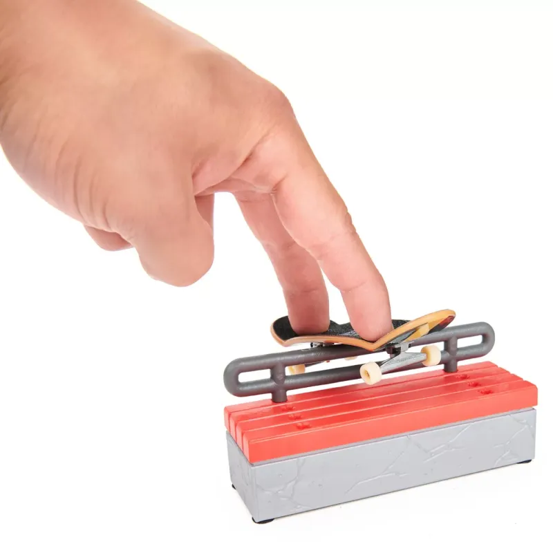 TECH DECK PACHET CU OBSTACOL FINGERBOARD JAMES