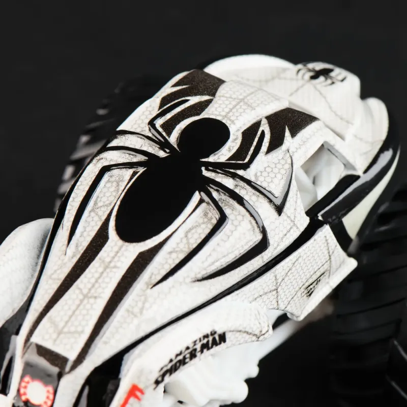 MONSTER JAM MARVEL CAMION GIGANT AMAZING SPIDER MAN ROSU SCARA 1 LA 64