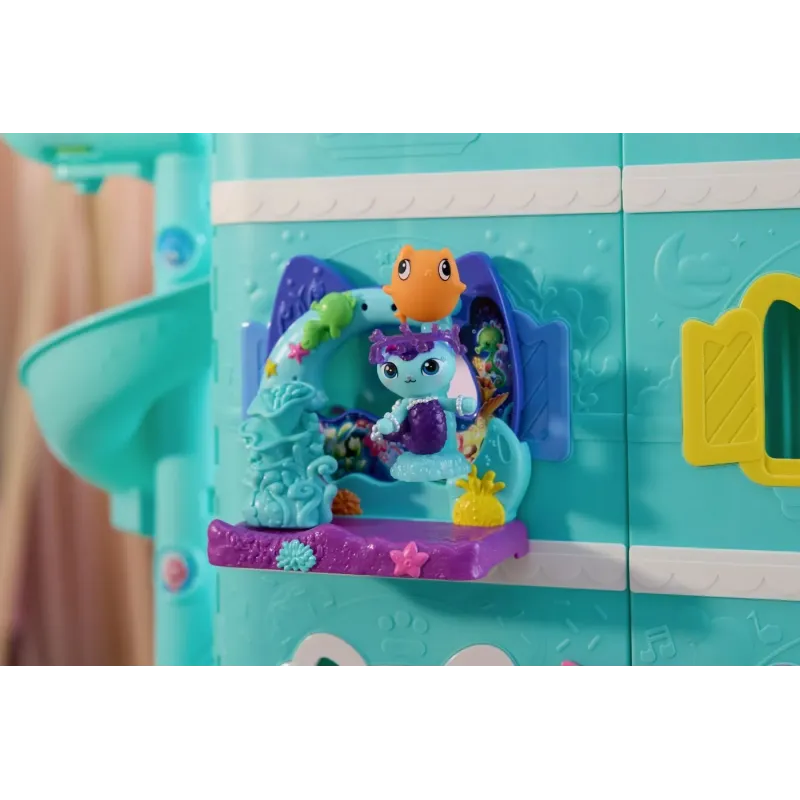 GABBYS DOLLHOUSE FILMUL SET BALCONUL ACVARIU ȘI FIGURINĂ MERCAT CU ACCESORII