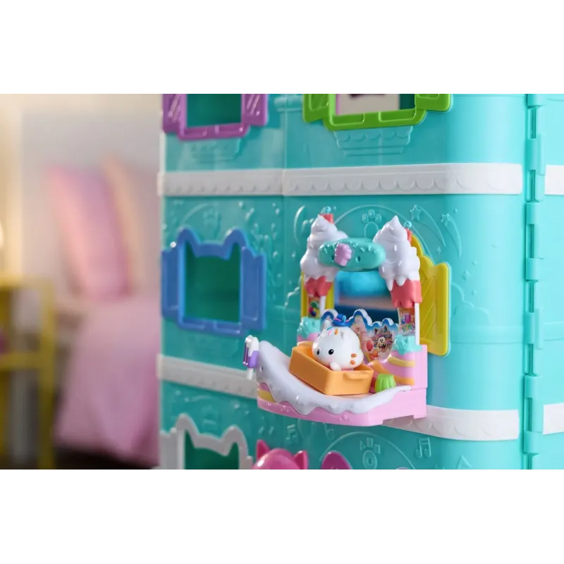 GABBYS DOLLHOUSE FILMUL SET BALCONUL DIN DULCIURI ȘI FIGURINĂ PISICĂ CAKEY CU ACCESORII