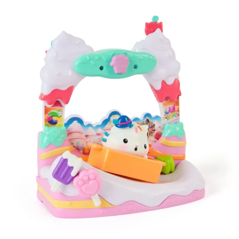 GABBYS DOLLHOUSE FILMUL SET BALCONUL DIN DULCIURI ȘI FIGURINĂ PISICĂ CAKEY CU ACCESORII