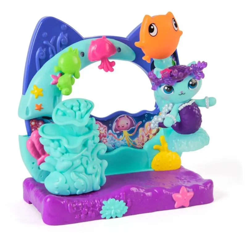 GABBYS DOLLHOUSE FILMUL SET BALCONUL ACVARIU ȘI FIGURINĂ MERCAT