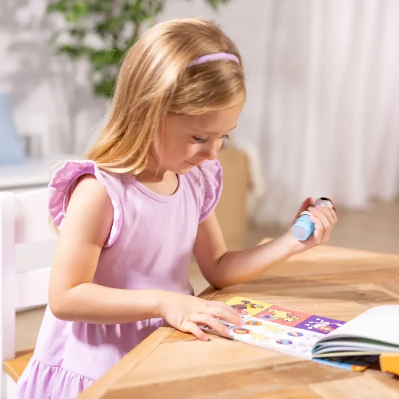MELISSA AND DOUG SET DE JOACĂ AUTOCOLANTE ȘI STAMPILA CU CĂȚELUS REINCARCABILA