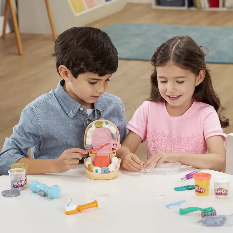 PLAY-DOH SET DENTISTUL CU ACCESORII ȘI DINTI COLORATI