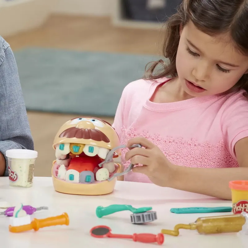 PLAY-DOH SET DENTISTUL CU ACCESORII ȘI DINTI COLORATI