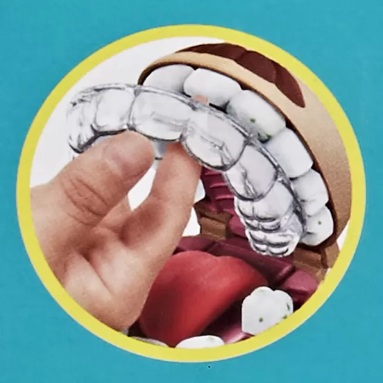 PLAY-DOH SET DENTISTUL CU ACCESORII ȘI DINTI COLORATI