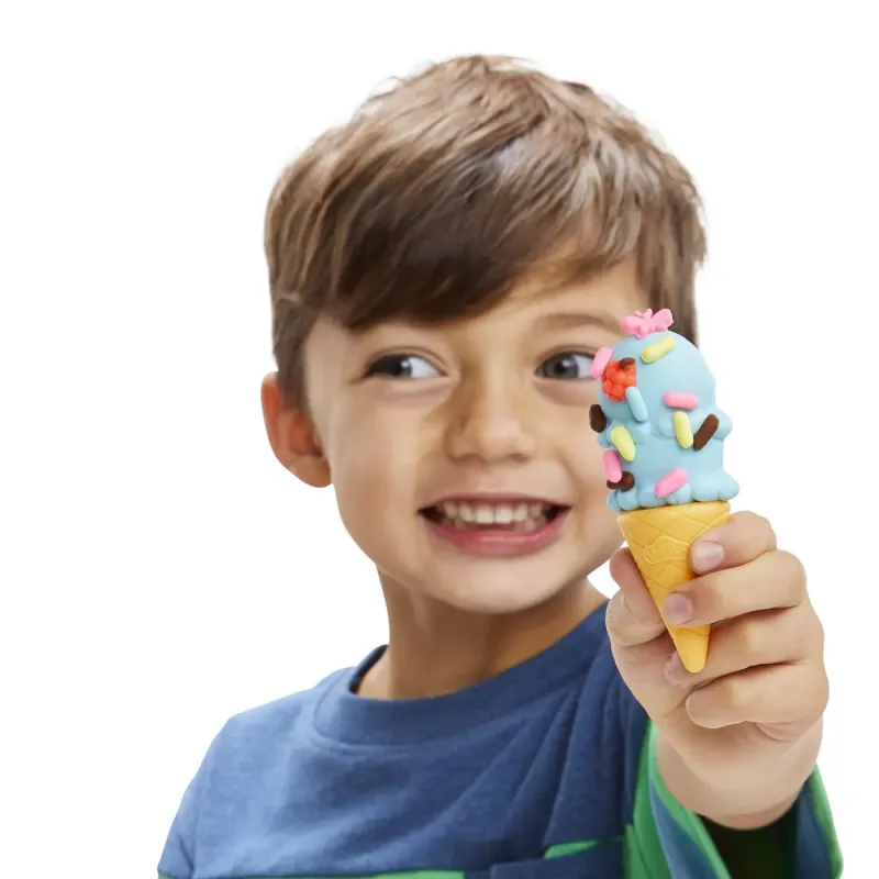 PLAY DOH PEPPA PIG ȘI MAȘINĂ DE INGHEȚATĂ