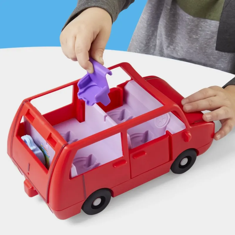PEPPA PIG MAȘINĂ FAMILIEI PEPPA CU FIGURINE