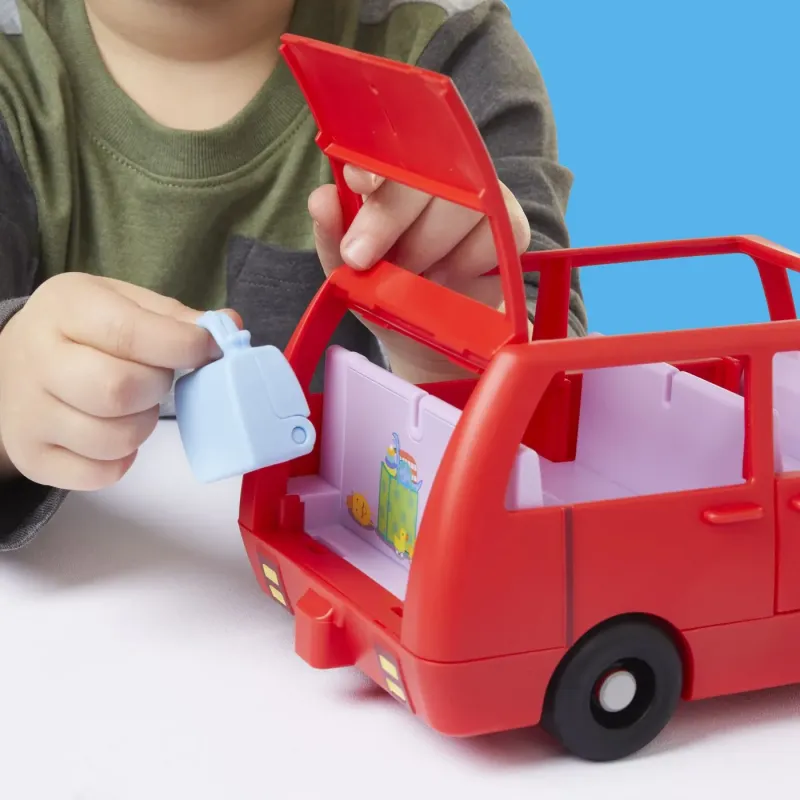 PEPPA PIG MAȘINĂ FAMILIEI PEPPA CU FIGURINE