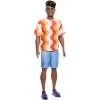 BARBIE PAPUSA BAIAT FASHIONISTAS CU TRICOU CU DUNGI ALBE ȘI PORTOCALII ȘI APARATE AUDITIVE