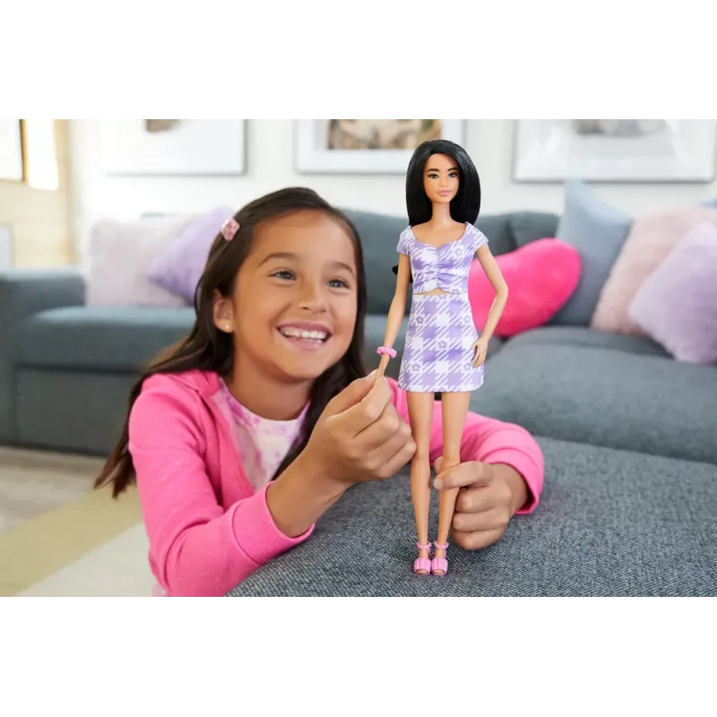 PAPUSA BARBIE FASHIONISTA BRUNETA CU ROCHIE MOV