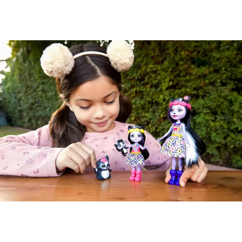 ENCHANTIMALS SET PAPUSI SURORI ȘI ANIMALUTELE LOR SAGE SKUNK ȘI CAPER ȘI SABELLA SKUNK ȘI STRIPER