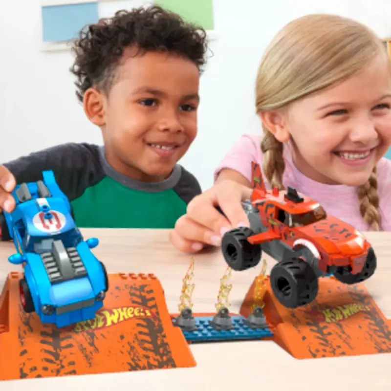 HOT WHEELS MONSTER TRUCK MEGA SET CONSTRUCTIE CURSA TIGER SHARK CHOMP