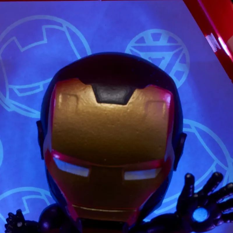 WOW! PODS - MARVEL IRON MAN CU ARMURA NEGRU ȘI AURIU
