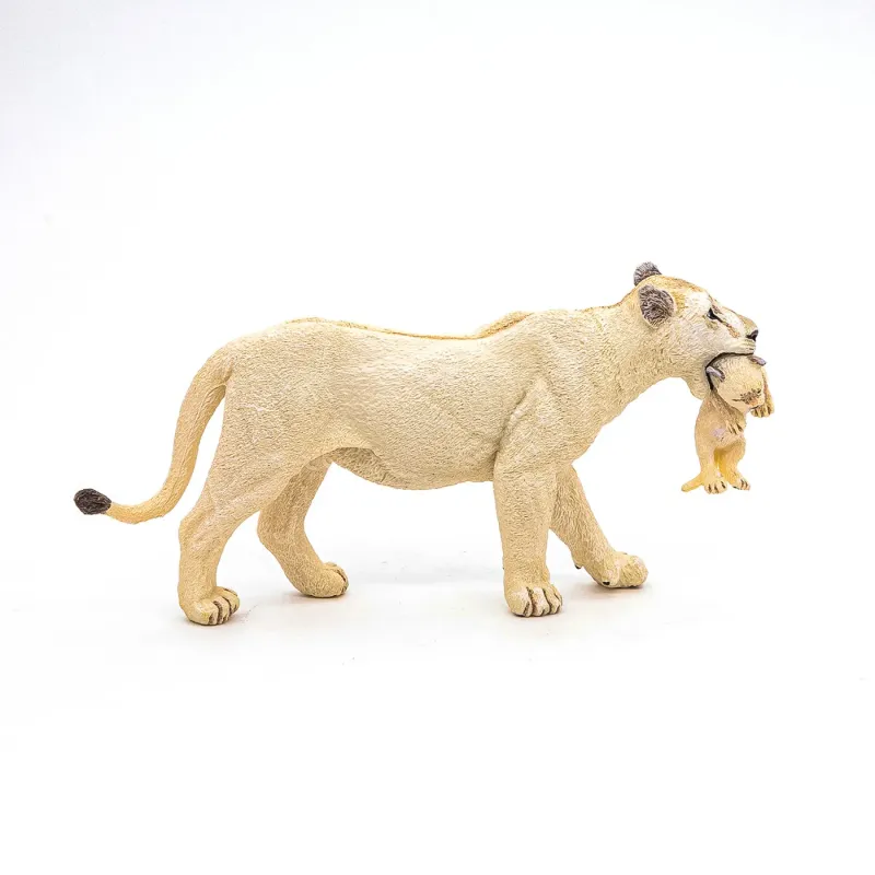 PAPO FIGURINĂ LEOAICA ALBA CU PUI