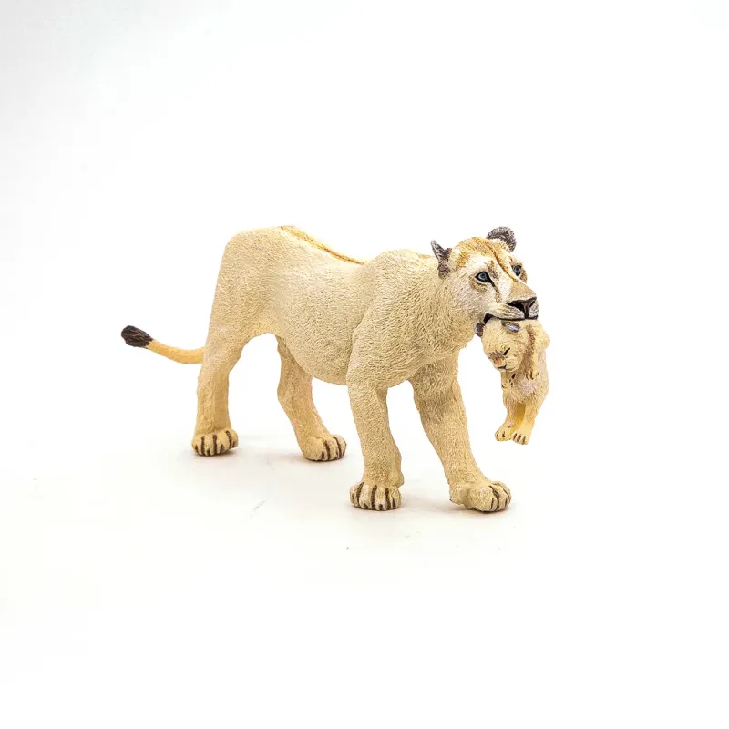 PAPO FIGURINĂ LEOAICA ALBA CU PUI