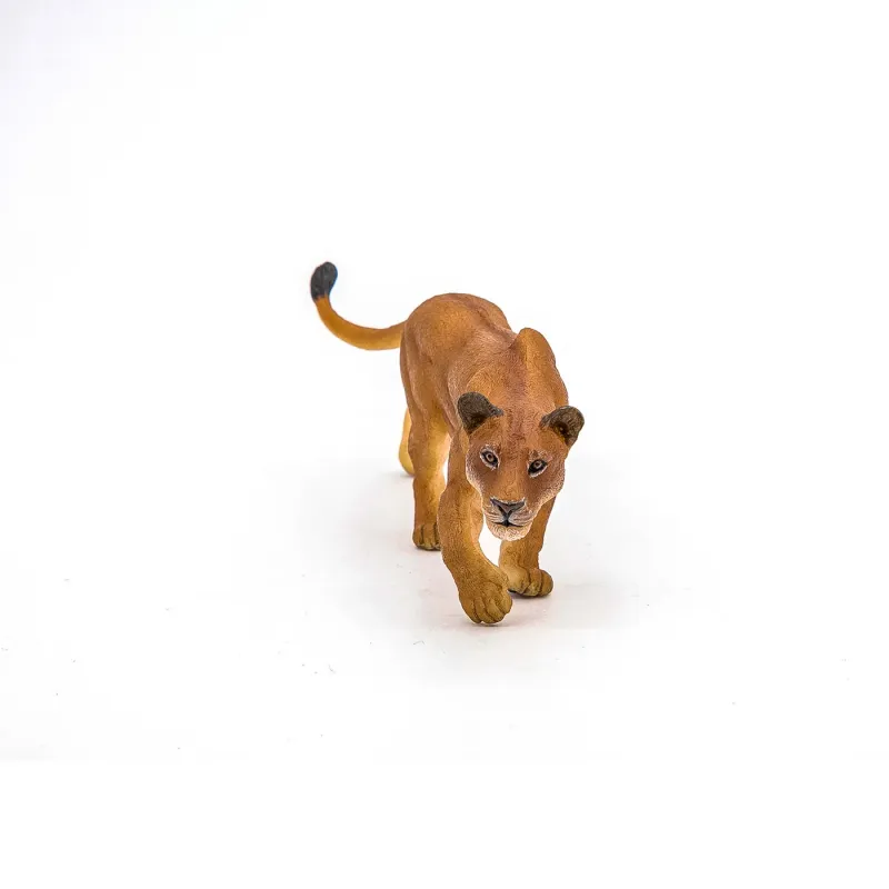 PAPO FIGURINĂ LEOAICA LA VANATOARE