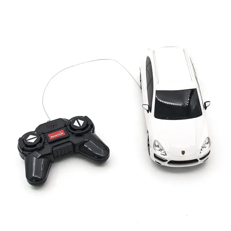 MAȘINĂ CU TELECOMANDĂ PORSCHE CAYENNE TURBO ALB CU SCARA 1 LA 24