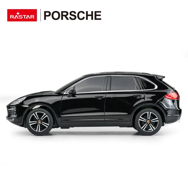 MAȘINĂ CU TELECOMANDĂ PORSCHE CAYENNE TURBO NEGRU CU SCARA 1 LA 24