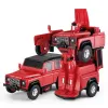 MAȘINUȚĂ METALICĂ CONVERTIBILA LAND ROVER DEFENDER ROSU CU SCARA 1 LA 32
