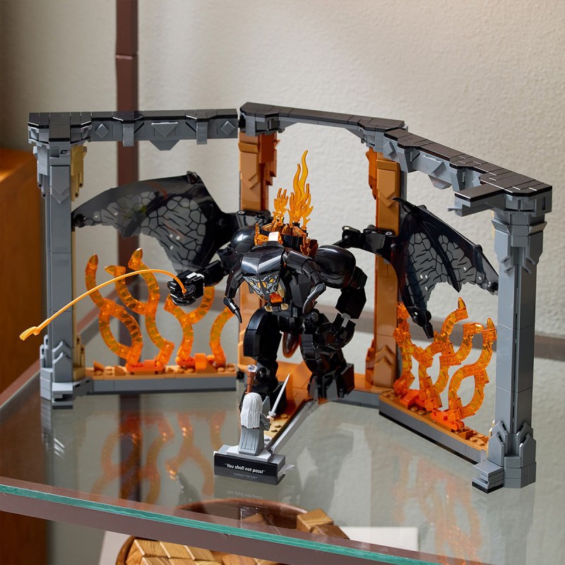 LEGO Icons (Creator Expert) - Stăpânul inelelor: Dioramă pentru bibliotecă cu un Balrog - 10367