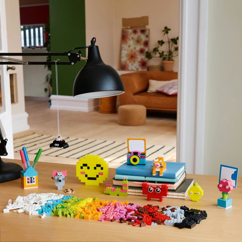 LEGO Classic - Cutia creativitatii si a veseliei - 11042