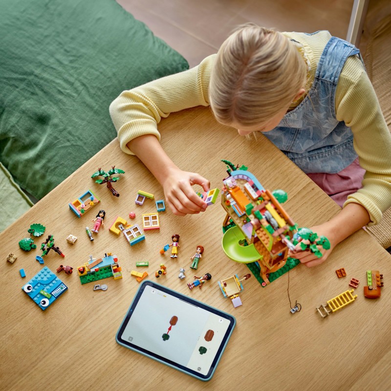 LEGO Friends - Momente cu prietenii la casa din copac - 42652