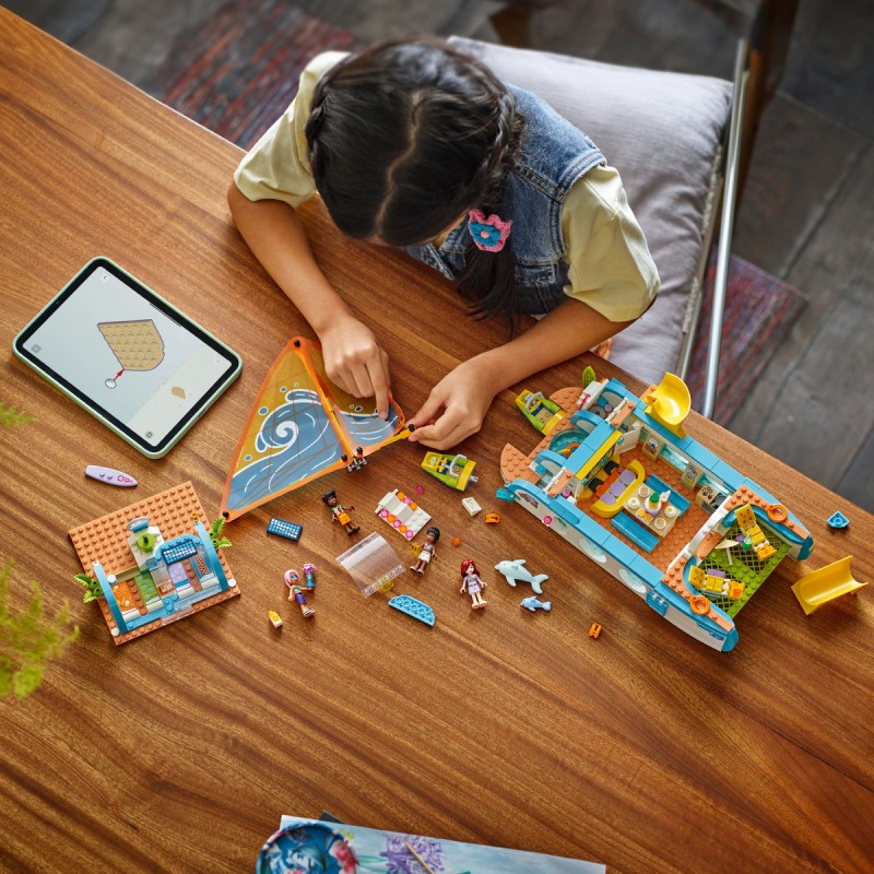 LEGO Friends - Călătoria aventuroasă cu barca - 42664