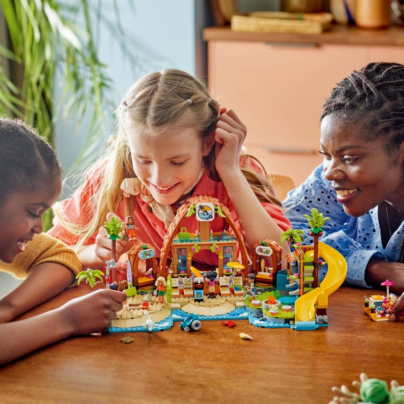 LEGO Friends - Staţiune de pe litoral pentru vacanţă cu familia - 42673