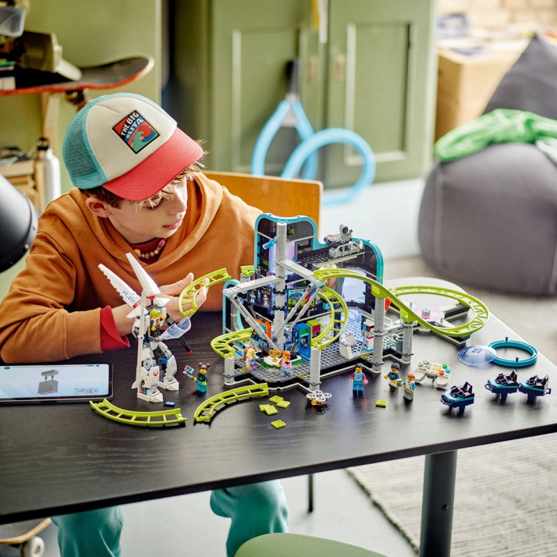 LEGO City - Parc cu roller-coaster Lumea Robotilor - 60421