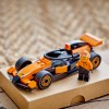 LEGO City - Pilot F1 cu masina de curse McLaren - 60442