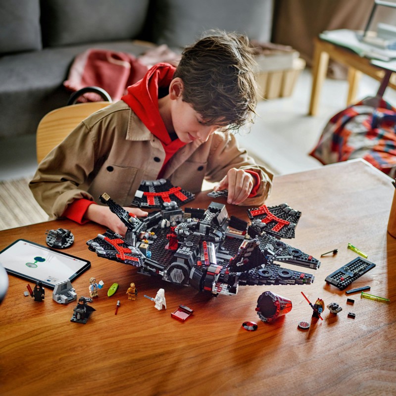 LEGO Star Wars - Falcon intunecat - 75389