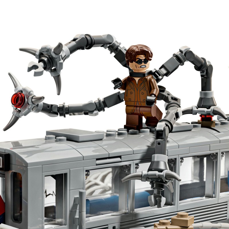 LEGO Marvel Super Heroes - Lupta de pe acoperisul trenului dintre Omul-Paianjen si Doc Ock - 76321