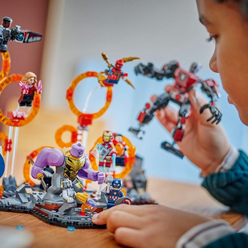 LEGO Marvel Super Heroes - Razbunatorii: Sfarsitul jocului Batalia finala - 76323